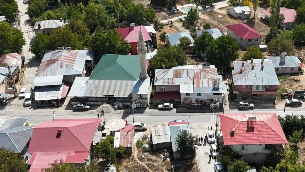 Mersin’de 90 Yaşındaki Garip Dede Yılın Esnafı Seçildi 1